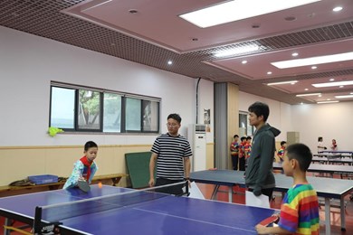 展体育风采 育健康少年